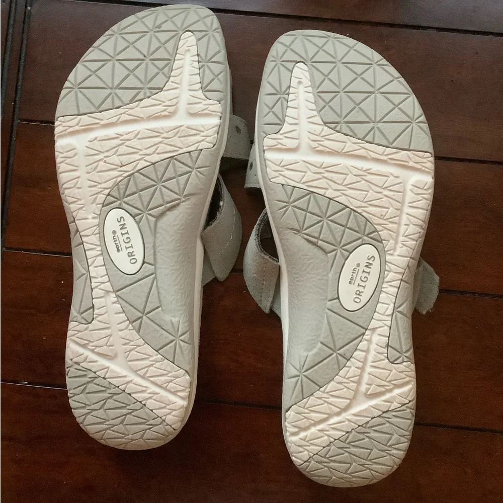 Earth Origins Shantel Suede Leather Sandals - Picture 6 of 8